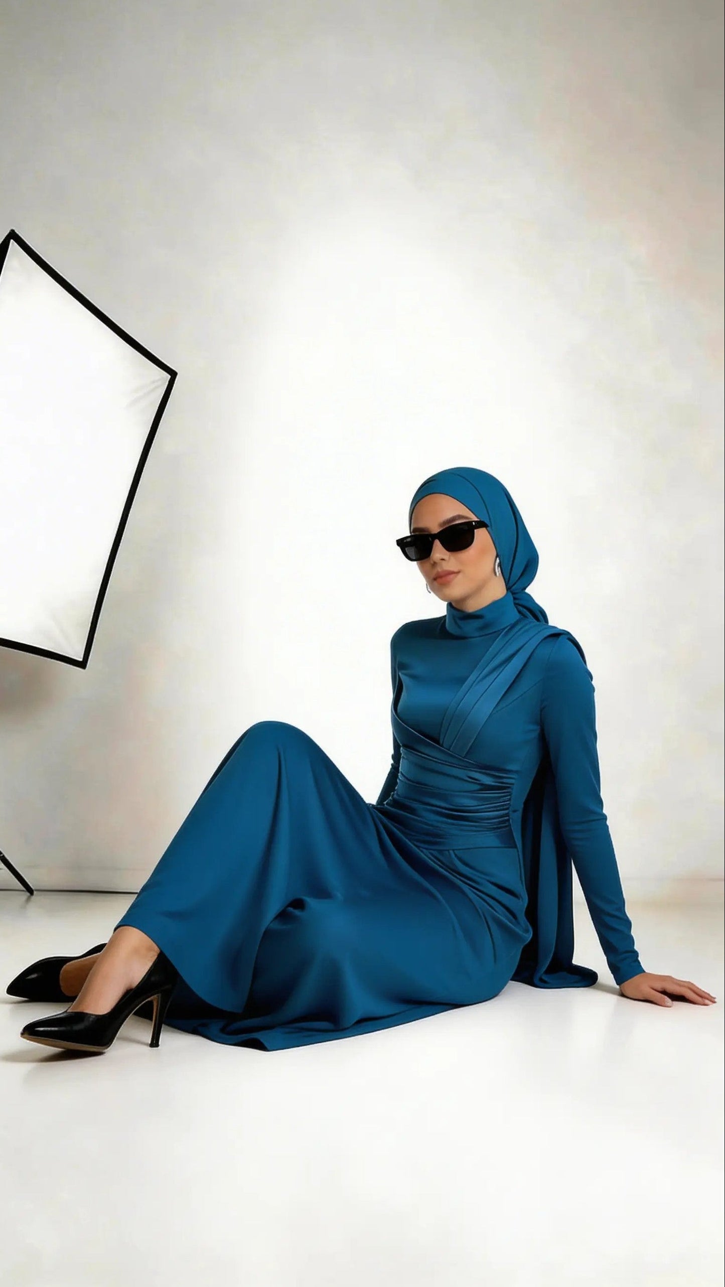 CELINE DRESS sitting-view 1