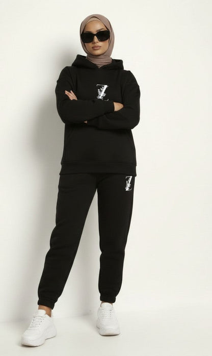 front view black  Hoodie + Joggers Zarella set on a model