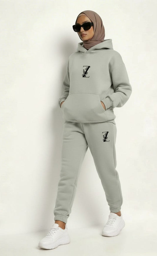 model wearing Hoodie + Joggers Zarella set 